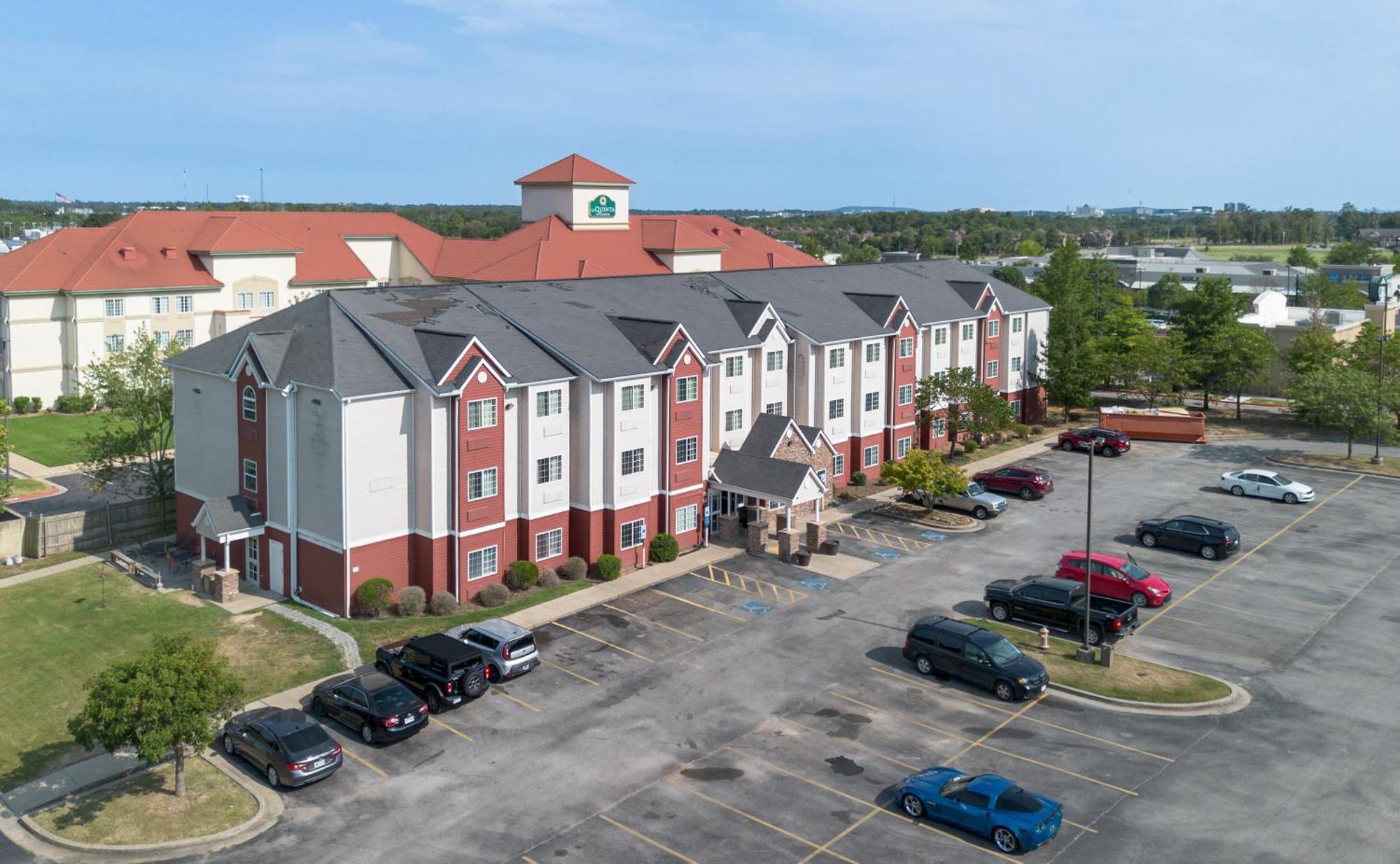 The Block Hotel Bentonville Exterior photo